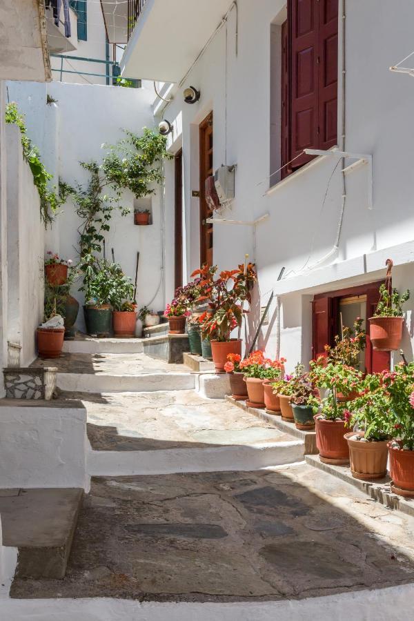 Cath'S Guesthouse Skopelos Town Exterior foto